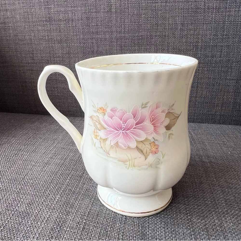 Crown Ceramics LTD India Charming Pink Floral Mug vintage - Picture 2 of 9